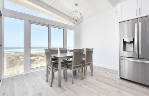 Santa Ana Heights House | 6 Bedroom Remodeled Home on the Oceanfront