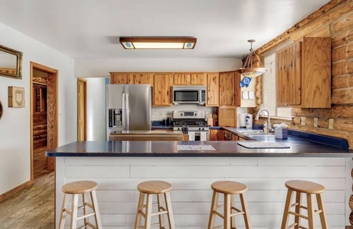 Prescott Cabin | 6 bedroom spacious cabin near Watson Lake, sleeps 14