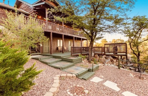 Prescott Cabin | 6 bedroom spacious cabin near Watson Lake, sleeps 14