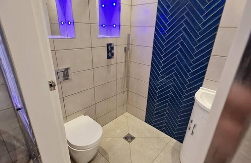 Bootham House | 6 Bedroomed City Detached House (with Parking & Garden)