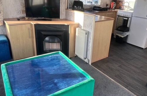 Heacham House | 6 berth caravan for hire by the beach in Heacham, Norfolk ref 21038C