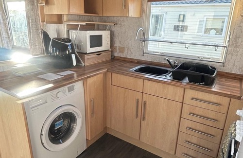 Heacham House | 6 berth caravan for hire by the beach in Heacham, Norfolk ref 21038C