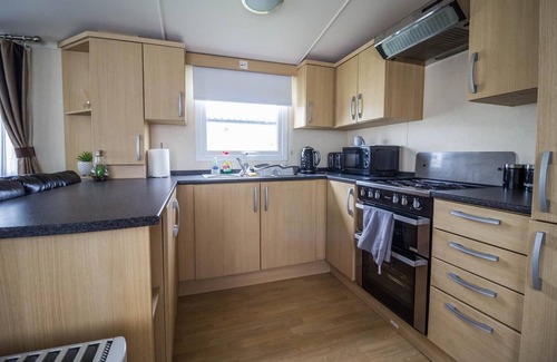 Kessingland House | 6 berth caravan with decking at Kessingland Beach in Suffolk ref 90045SG