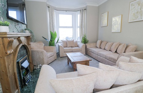 Colwyn Bay Cottage | 6 CANNING ROAD, pet friendly, country holiday cottage in Colwyn Bay