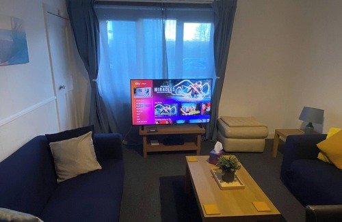 Montrose Apartment | 6 Guests - Parking - Patio - Near Coast