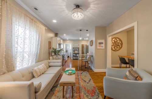 Columbus Park House | 6 KING Beds + Walk to Streetcar + Balcony