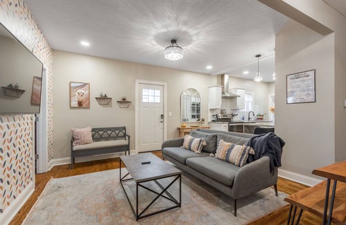 Columbus Park House | 6 KING Beds + Walk to Streetcar + Balcony