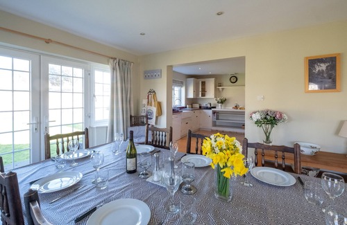 Thorpeness Cottage | 6 Lakeside Avenue - sleeps 10 guests in 5 bedrooms