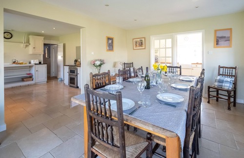 Thorpeness Cottage | 6 Lakeside Avenue - sleeps 10 guests in 5 bedrooms
