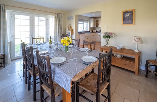 Thorpeness Cottage | 6 Lakeside Avenue - sleeps 10 guests in 5 bedrooms