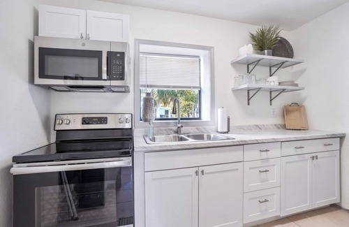 Winter Park House | 6 Mi to Downtown Orlando: Quiet Home w/Sunroom
