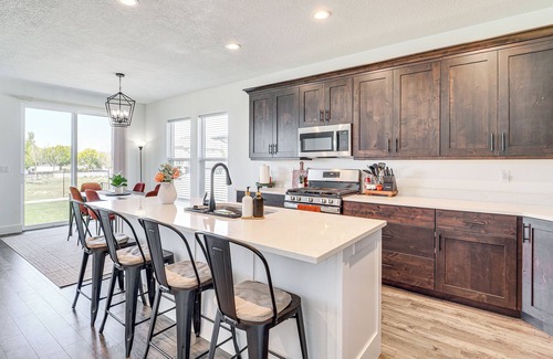 Erda House | 6 Mi to Great Salt Lake: Mtn-View Retreat!