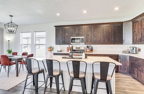 Erda House | 6 Mi to Great Salt Lake: Mtn-View Retreat!