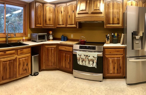 Coram House | 6 miles from Glacier National Park! Private quiet home on 5 acres. 3 BDR/2.5 BA