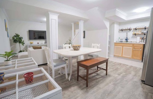 North Raleigh Apartment | 6 Min to North Hills - Private deck - In Unit Washer and Dryer