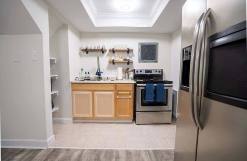 North Raleigh Apartment | 6 Min to North Hills - Private deck - In Unit Washer and Dryer