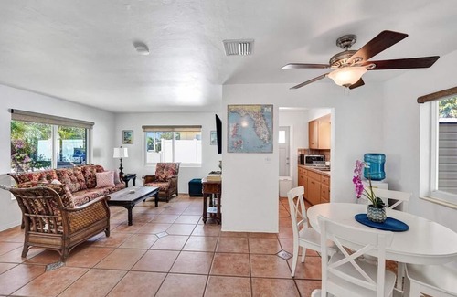 Lauderdale-by-the-Sea Villa | 6 min walk to the beach and shopping. Private backyard!