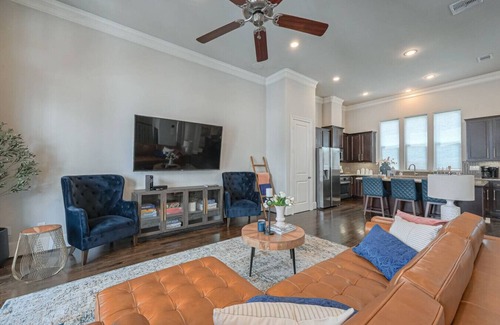 Riverside Terrace House | 6 mins from TX Medical Center | 6 beds | Sleeps 8