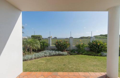 Pollok Beach Apartment | 6 On The Beach