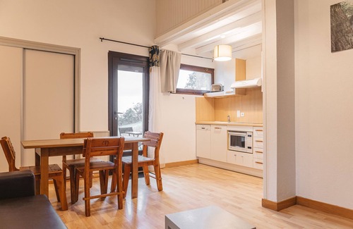 Saint-Leger-de-Peyre Resort | 6-person gîte in vacation village