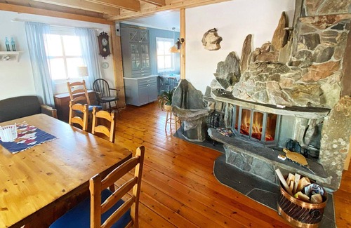 Gulen Municipality House | 6 person holiday home in byrknesøy-By Traum