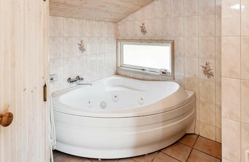 Henne Strand House | 6 person holiday home in Henne