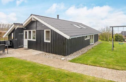 Grønninghoved Strand House | 6 person holiday home in Sj lund