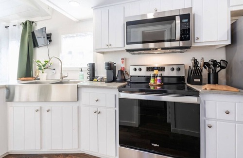 Guntersville Apartment | 6 Pet Friendly King Cabin Private Firepit Boat Parking Mins to Lake Guntersville