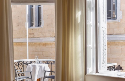 Ermoupoli Hotel | 6 Roosevelt Str.