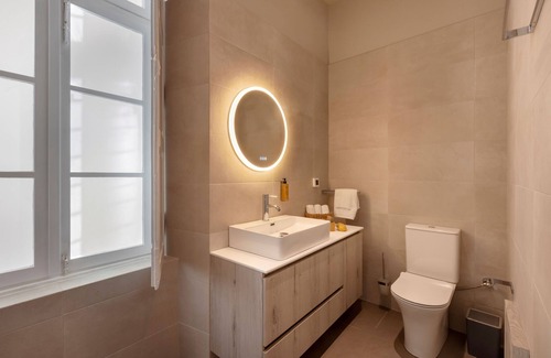 Ermoupoli Hotel | 6 Roosevelt Str.