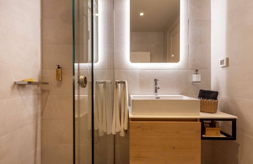 Ermoupoli Hotel | 6 Roosevelt Str.