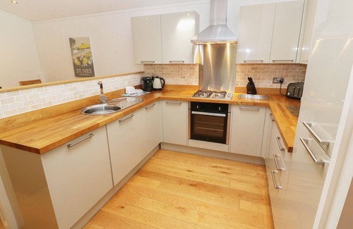 Looe Cottage | 6 STREAMSIDE, pet friendly, luxury holiday cottage in Lanreath