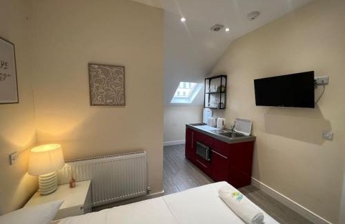 Filton Apartment | 6 Studio Flat, 50m to Airbus