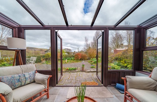 Bampton Cottage | 6 The Mews - Cosy Cottage for two + dogs