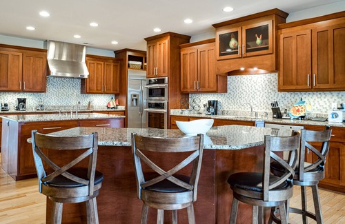 Bracey House | 6000sf Luxury Home on Main Lake Cove – minutes off I-85