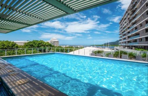 Cairns Central Business District Hotel | 602 Harbour Lights with Ocean Views