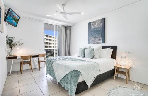 Cairns Central Business District Hotel | 602 Harbour Lights with Ocean Views