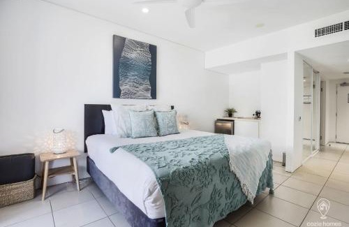 Cairns Central Business District Hotel | 602 Harbour Lights with Ocean Views
