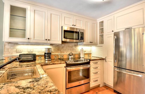 Carlsbad House | 604 Gorgeous Renovated Condo, Steps to Omni Spa, Golf, Tennis, PFC & Exclusive Building Pool