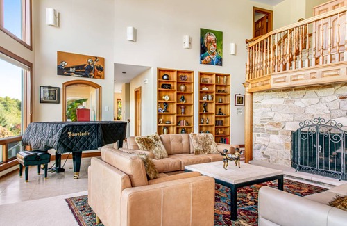 Kingston House | 604 m² House ∙ 6 bedrooms ∙ 20 guests