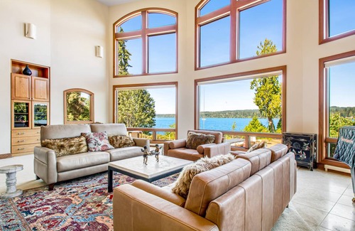 Kingston House | 604 m² House ∙ 6 bedrooms ∙ 20 guests