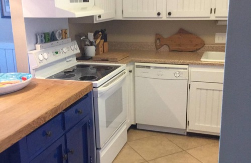 Holiday Isle Condo | 604Bn Boat slip included in rental.n Snowbirds and long-term rental discounts