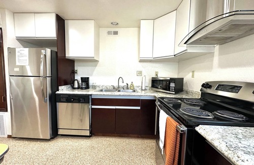 Norman Apartment | [614.5 A Jenkins]OU-Walk to Campus, Downtown Designer studio, and walking distance to Art and Dinos