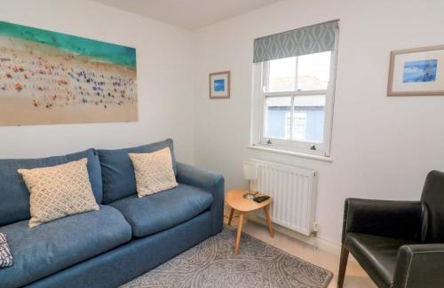 Kingsbridge Apartment | 61B Fore Street