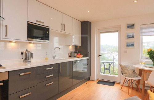 Kingsbridge Cottage | 61B FORE STREET, pet friendly in Kingsbridge