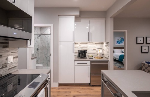 Carlsbad Condo | 645 Fresh Modern Condo Inside Resort Gates - Free Wifi - Walk to Spa