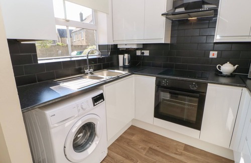 Leyburn Cottage | 66 DALE GROVE, pet friendly, character holiday cottage in Leyburn