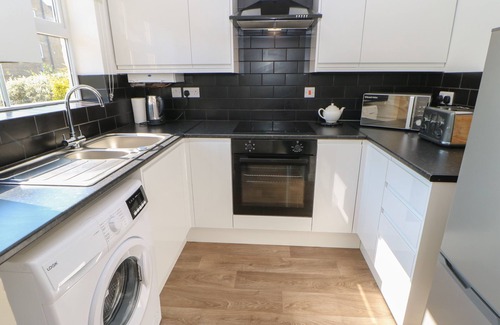 Leyburn Cottage | 66 DALE GROVE, pet friendly, character holiday cottage in Leyburn