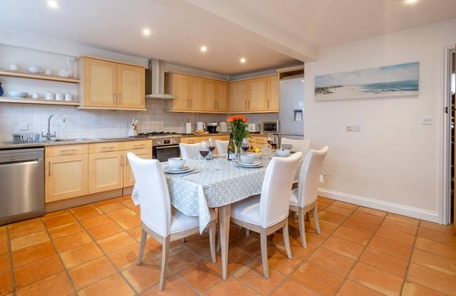 Aldeburgh Apartment | 67 Pebble Cottage - sleeps 6 guests in 3 bedrooms