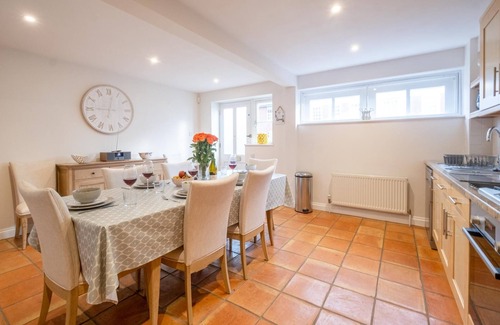 Aldeburgh Apartment | 67 Pebble Cottage - sleeps 6 guests in 3 bedrooms